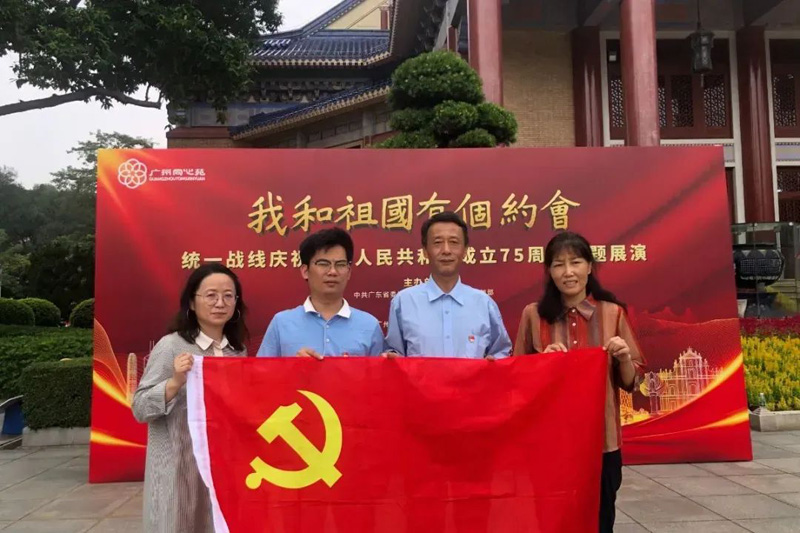 觀看“我和祖國有個(gè)約會(huì)”主題展演